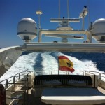 yate en prueba de mar